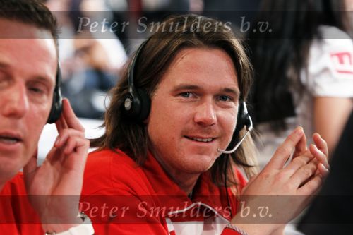 Hilversum 21 januari 2010
Rtl SBS en de NOS hebben samen een tv programma en aktie in elkaar gedraaid om zoveel mogelijk geld op te halen voor giro 55 ten bate van Haiti. Johnny de Mol jr
Peter Smulders bv