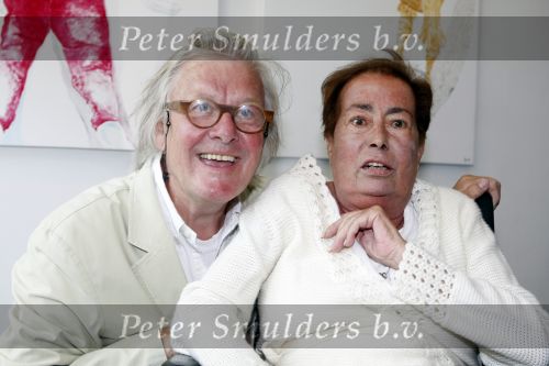 Amsterdam 25 juni 2009
Opening galerie van Josine v Dalsum. Josine kwam in rolstoel en was erg emotioneel. Haar man John v d Rest deed het woord.
Peter Smulders bv