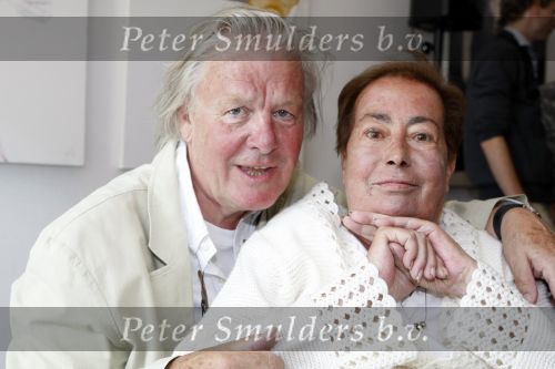 Amsterdam 25 juni 2009
Opening galerie van Josine v Dalsum. Josine kwam in rolstoel en was erg emotioneel. Haar man John v d Rest deed het woord.
Peter Smulders bv