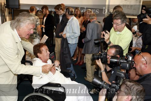 Amsterdam 25 juni 2009
Opening galerie van Josine v Dalsum. Josine kwam in rolstoel en was erg emotioneel. Haar man John v d Rest deed het woord.
Peter Smulders bv