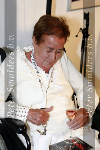 Amsterdam 25 juni 2009
Opening galerie van Josine v Dalsum. Josine kwam in rolstoel en was erg emotioneel. Haar man John v d Rest deed het woord.
Peter Smulders bv