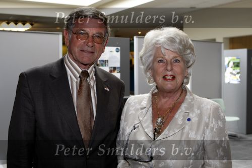 Lommel 7 juni 2009
Marie Cecile Moerdijk viert haar 80e verjaardag in schouwburg van Lommel. Karla Peijs met man
Peter Smulders bv
