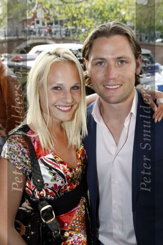 Amsterdam 2 juni 2009
Presentatie van de nieuwe samsung lady phone in de duif. Kimberly Klaver met vriend
Peter Smulders bv