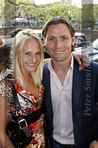 Amsterdam 2 juni 2009
Presentatie van de nieuwe samsung lady phone in de duif. Kimberly Klaver met vriend
Peter Smulders bv