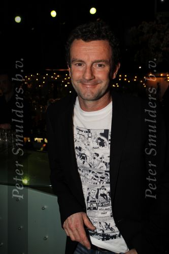 Amsterdam 15 januari 2010
Feestje vanwege 1000000 (miljoen) bezoekers bij de film komt een vrouw bij de dokter in het cobra cafe. Aanwezige cast Barry Atsma Carice v Houten Anna Drijver Dirk Zeelenberg, producent Reinout Oerlemans met zijn vrouw Danielle en schrijver Kluun met zijn vrouw.
Peter Smulders bv