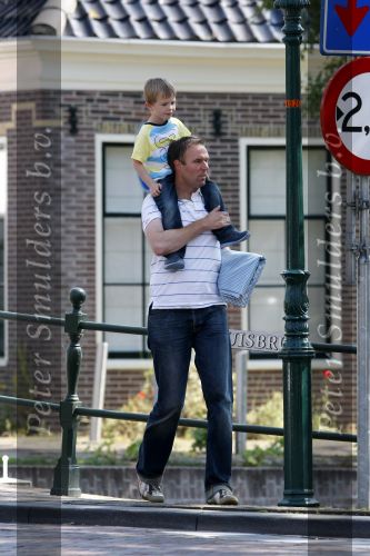 Hoorn 13 juni 2009
Koen Lenting de man van Sonja Bakker met hun kinderen.
Peter Smulders bv