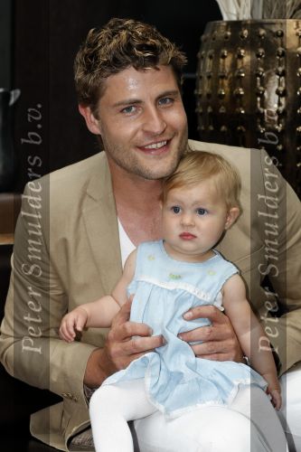 Amsterdam 12 juni 2009
Papa van het jaar verkiezing 
Koertjan de Bruijn met zijn vriendin Charlotte en dochter.