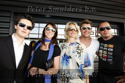 Heteren 29 juni 2009
Opening winkel bij porsche centrum Geldrland met div bn ers waaronder
Koert Jan de Bruijn Anouk Smulders Tom Sebastian  en Jeroen v Koningsbrugge.
Eigenaar van Porsche centrum is Mark Wegh.
Peter Smulders bv