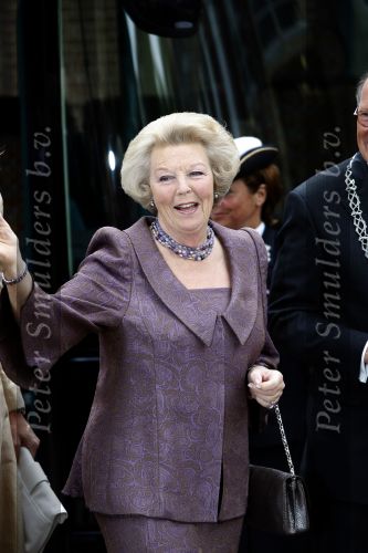 Apeldoorn 6 juni 2009
De koninklijke familie bezoekt paleis het Loo een maand na de aanslag. Koningin Beatrix
Peter Smulders bv