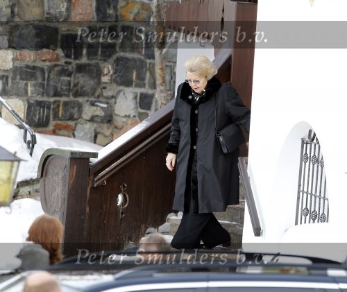 Lech 21 februari 2010
Koningin Beatrix vertrekt vanaf haar vakantrieadres in Lech terug naar Nederland ivm de val van het kabinet Balkenende.
Peter Smulders bv