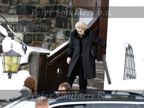Lech 21 februari 2010
Koningin Beatrix vertrekt vanaf haar vakantrieadres in Lech terug naar Nederland ivm de val van het kabinet Balkenende.
Peter Smulders bv