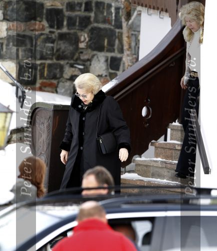 Lech 21 februari 2010
Koningin Beatrix vertrekt vanaf haar vakantrieadres in Lech terug naar Nederland ivm de val van het kabinet Balkenende.
Peter Smulders bv