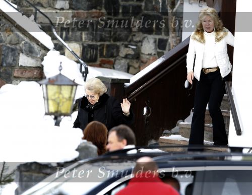 Lech 21 februari 2010
Koningin Beatrix vertrekt vanaf haar vakantrieadres in Lech terug naar Nederland ivm de val van het kabinet Balkenende.
Peter Smulders bv