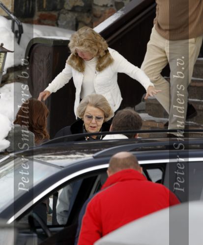 Lech 21 februari 2010
Koningin Beatrix vertrekt vanaf haar vakantrieadres in Lech terug naar Nederland ivm de val van het kabinet Balkenende.
Peter Smulders bv