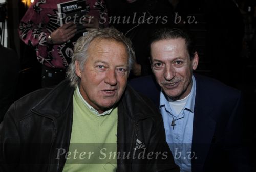 Leiden 19 januari 2010
Presenatie boek van de zangeres zonder naam geschreven door Ben Holthuis en de nieuwe cd. Koos Alberts met ...Beij ( neef mary Servaes)
Peter Smulders bv