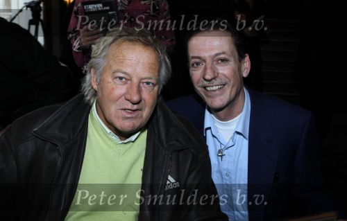 Leiden 19 januari 2010
Presenatie boek van de zangeres zonder naam geschreven door Ben Holthuis en de nieuwe cd. Koos Alberts met ...Beij ( neef mary Servaes)
Peter Smulders bv
