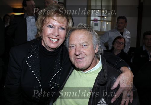 Leiden 19 januari 2010
Presenatie boek van de zangeres zonder naam geschreven door Ben Holthuis en de nieuwe cd. Koos Alberts met Johnny Hoes en Ria Valk
Peter Smulders bv
