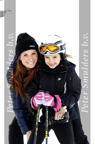 Blatten 23 februari 2010
Marco en Leontien Borsato op skivakantie met hun kinderen Luca Senna en Jada. Ook Armando Vanessa en Chiara Borsato zijn erbij . Moeder Mary was er ook bij.
Peter Smulders bv