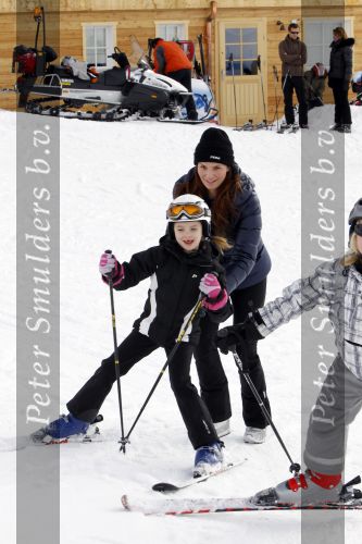 Blatten 23 februari 2010
Marco en Leontien Borsato op skivakantie met hun kinderen Luca Senna en Jada. Ook Armando Vanessa en Chiara Borsato zijn erbij . Moeder Mary was er ook bij.
Peter Smulders bv