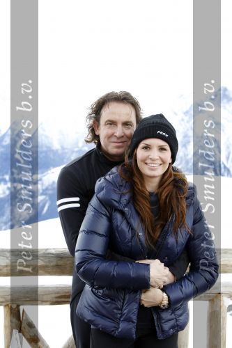 Blatten 23 februari 2010
Marco en Leontien Borsato op skivakantie met hun kinderen Luca Senna en Jada. Ook Armando Vanessa en Chiara Borsato zijn erbij . Moeder Mary was er ook bij.
Peter Smulders bv