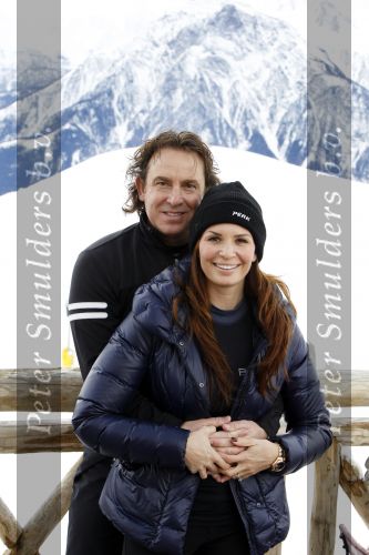 Blatten 23 februari 2010
Marco en Leontien Borsato op skivakantie met hun kinderen Luca Senna en Jada. Ook Armando Vanessa en Chiara Borsato zijn erbij . Moeder Mary was er ook bij.
Peter Smulders bv