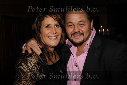 Uitgeest 18 januari 2010
Nieuwjaars feest van Henk Geels in Bobs Party saloon.Lesley williams met partner
Peter Smulders bv