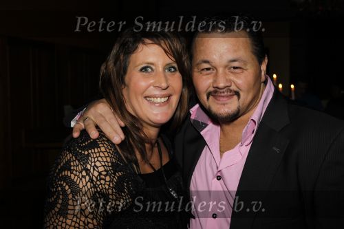 Uitgeest 18 januari 2010
Nieuwjaars feest van Henk Geels in Bobs Party saloon.Lesley williams met partner
Peter Smulders bv