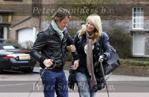 Huizen 13 maart 2010
Jeroen Rietbergen en Linda de Mol met de honden van Linda 
Peter Smulders bv