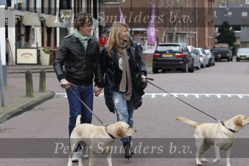 Huizen 13 maart 2010
Jeroen Rietbergen en Linda de Mol met de honden van Linda 
Peter Smulders bv