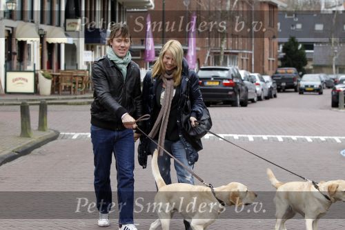 Huizen 13 maart 2010
Jeroen Rietbergen en Linda de Mol met de honden van Linda 
Peter Smulders bv