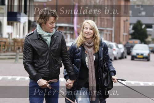 Huizen 13 maart 2010
Jeroen Rietbergen en Linda de Mol met de honden van Linda 
Peter Smulders bv