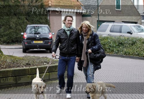Huizen 13 maart 2010
Jeroen Rietbergen en Linda de Mol met de honden van Linda 
Peter Smulders bv