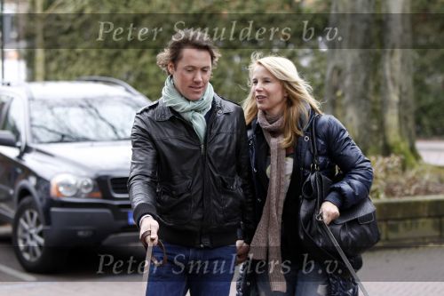 Huizen 13 maart 2010
Jeroen Rietbergen en Linda de Mol met de honden van Linda 
Peter Smulders bv