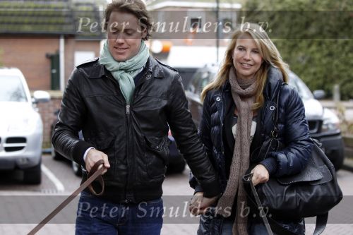 Huizen 13 maart 2010
Jeroen Rietbergen en Linda de Mol met de honden van Linda 
Peter Smulders bv