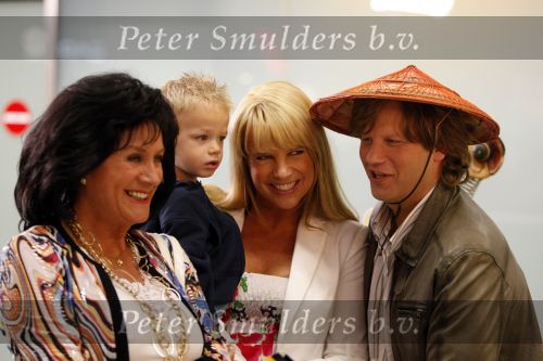 Schiphol 19 juni 2009
Opnames Gooische vrouwen op schiphol met Linda de Mol en Peter Paul Muller.
Peter Smulders bv