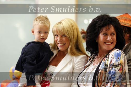 Schiphol 19 juni 2009
Opnames Gooische vrouwen op schiphol met Linda de Mol en Peter Paul Muller.
Peter Smulders bv