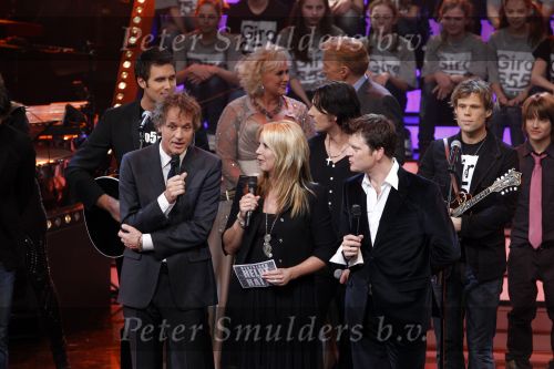 Hilversum 21 januari 2010
Rtl SBS en de NOS hebben samen een tv programma en aktie in elkaar gedraaid om zoveel mogelijk geld op te halen voor giro 55 ten bate van Haiti. Linda de Mol
Peter Smulders bv