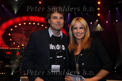 Hilversum 21 januari 2010
Rtl SBS en de NOS hebben samen een tv programma en aktie in elkaar gedraaid om zoveel mogelijk geld op te halen voor giro 55 ten bate van Haiti. Linda de Mol met Reinout Oerlemans
Peter Smulders bv