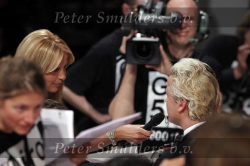 Hilversum 21 januari 2010
Rtl SBS en de NOS hebben samen een tv programma en aktie in elkaar gedraaid om zoveel mogelijk geld op te halen voor giro 55 ten bate van Haiti. Linda de Mol interviewt Geert Wilders
Peter Smulders bv