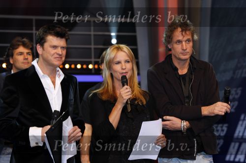 Hilversum 21 januari 2010
Rtl SBS en de NOS hebben samen een tv programma en aktie in elkaar gedraaid om zoveel mogelijk geld op te halen voor giro 55 ten bate van Haiti. Linda de Mol Beau v Erven Dorens en Jeroen Pauw
Peter Smulders bv