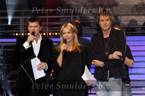 Hilversum 21 januari 2010
Rtl SBS en de NOS hebben samen een tv programma en aktie in elkaar gedraaid om zoveel mogelijk geld op te halen voor giro 55 ten bate van Haiti. Linda de Mol Beau v Erven Dorens en Jeroen Pauw
Peter Smulders bv