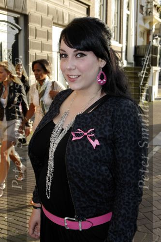 Amsterdam 2 juni 2009
Presentatie van de nieuwe samsung lady phone in de duif. Lisa X factor met een vriendin
Peter Smulders bv