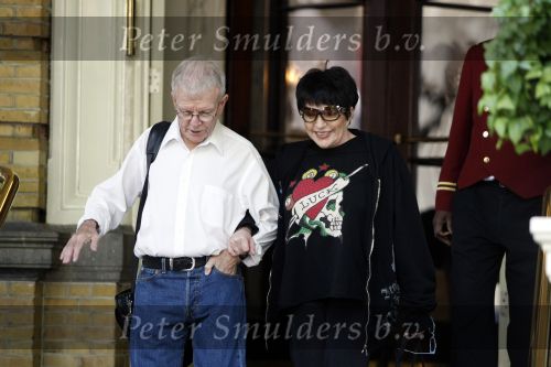 Amsterdam 24 juni 2009
Liza Minelli verlaat het amstel hltel in amsterdam.
Peter Smulders bv
