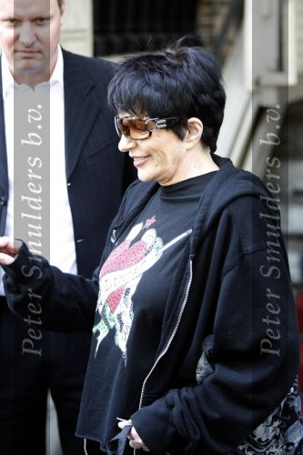 Amsterdam 24 juni 2009
Liza Minelli verlaat het amstel hltel in amsterdam.
Peter Smulders bv