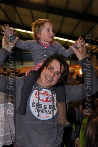 Hoofddorp 3 februari 2010
Presentatie romper tbv stop kindermisbruik bij happy kids in hoofddorp. Lodewijk Hoekstra met dochter
Peter Smulders bv