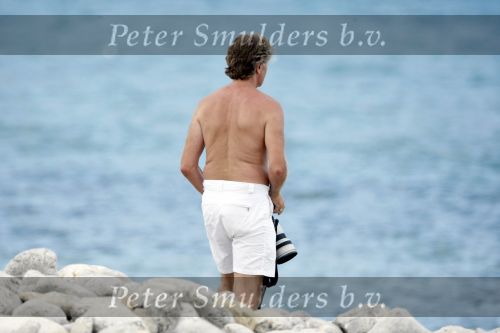 Ibiza 9 juli 2009
Wesley Sneijder en Yolanthe Cabau v Kasbergen met zus op ibiza , Wesley had een hele grote boot gehuurd en ging lunchen bij de populaire strandtent Blue Marlin. Albert den Ieseger en Edwin Bredius
Peter Smulders bv