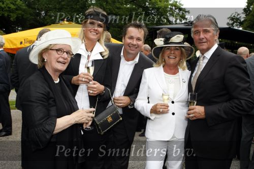 Breukelen 17 juni 2009
Haringparty op Neijenrode. Joke v d Boer Marc en Janne Brouwers en Carol Dona met vrouw
Peter Smulders bv