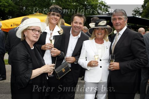 Breukelen 17 juni 2009
Haringparty op Neijenrode. Joke v d Boer Marc en Janne Brouwers en Carol Dona met vrouw
Peter Smulders bv