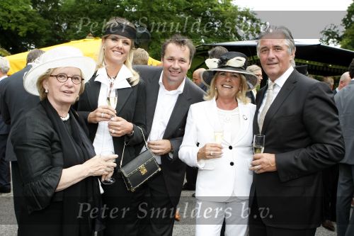 Breukelen 17 juni 2009
Haringparty op Neijenrode. Joke v d Boer Marc en Janne Brouwers en Carol Dona met vrouw
Peter Smulders bv
