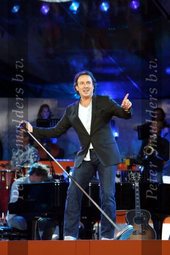 Eindhoven, 14 Juni 2009 3e Concert van Guus Meeuwis in het PSV stadion
Uitgenodigd door Autolichtstad BV
Als gast artiest Marco Borsato en de groep Jewelste
Foto Peter Smulders BV